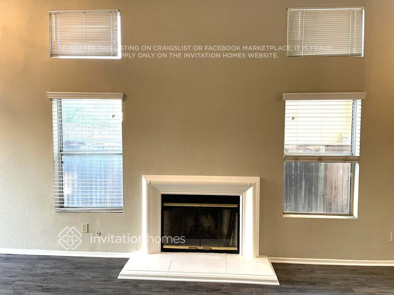 15535 Saldana Ct - Photo 3 of 12