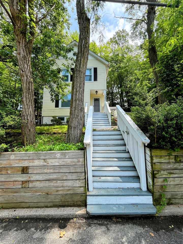 133 Liberty Ave - Photo 2 of 16