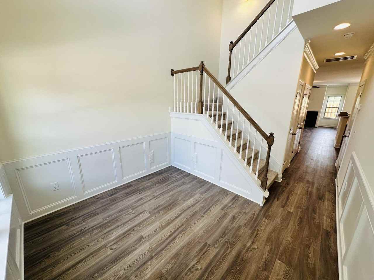 1018 Bonanza Ln - Photo 2 of 20