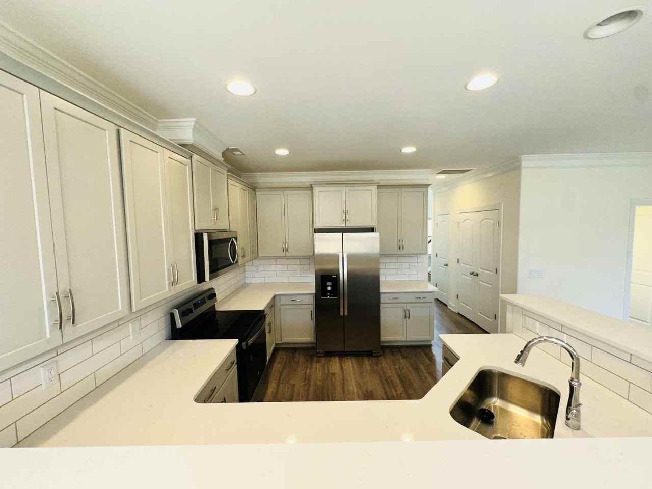 1018 Bonanza Ln - Photo 6 of 20