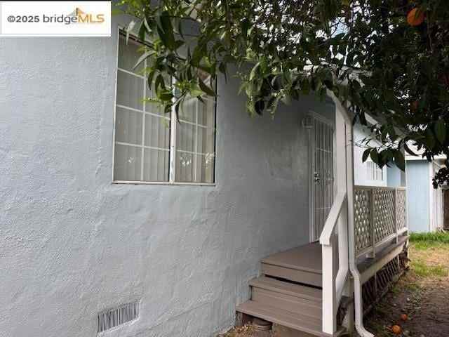 1008 W 5th St - Photo 2 of 12