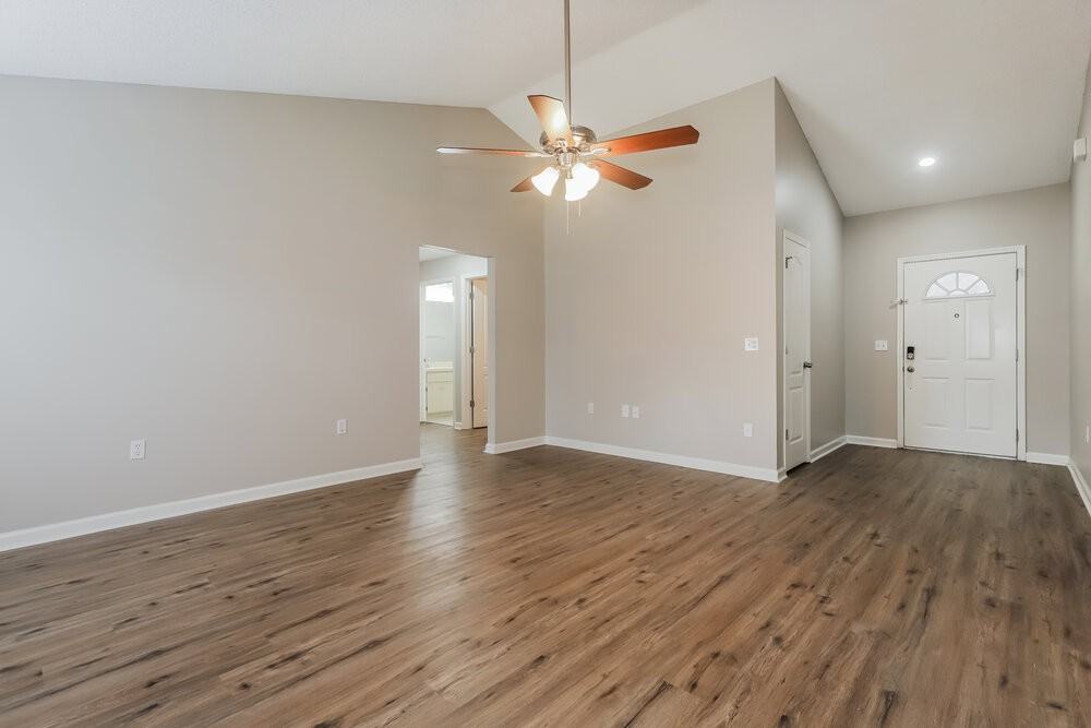 839 Greenbelt Cir - Photo 3 of 19