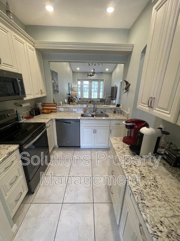 250 Saint Lucie Ln #14 - Photo 6 of 32