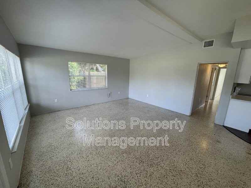 303 Sharon Dr - Photo 2 of 12