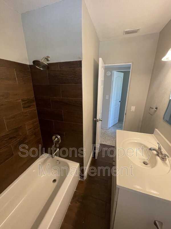 303 Sharon Dr - Photo 3 of 12