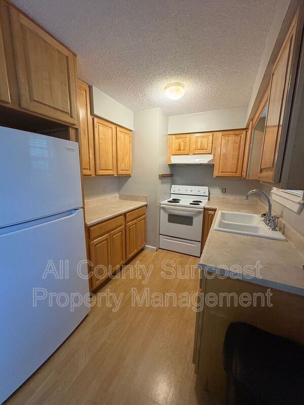 2511 Lake Rd - Photo 2 of 12