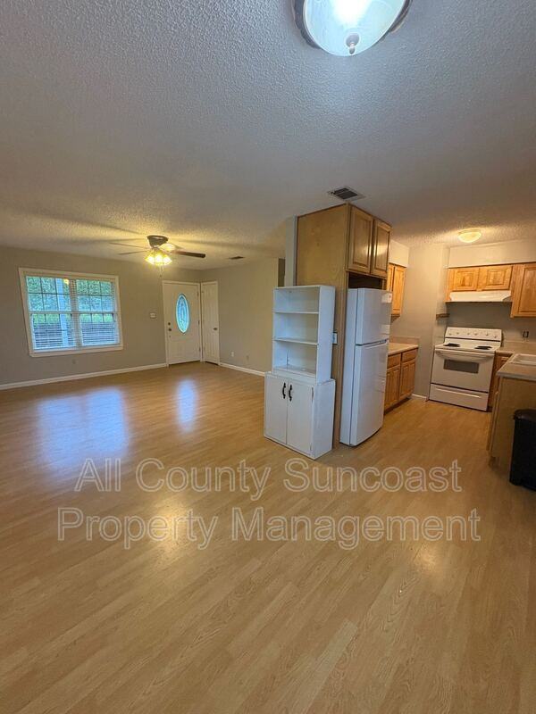 2511 Lake Rd - Photo 3 of 12