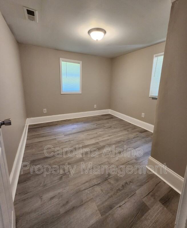 509 East Holly Street - Photo 3 of 7