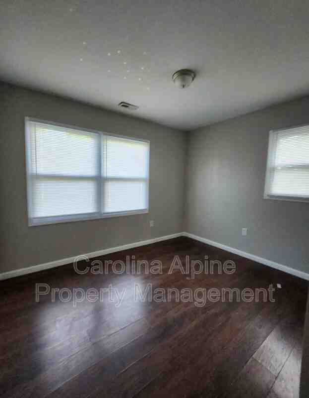 509 East Holly Street - Photo 4 of 7