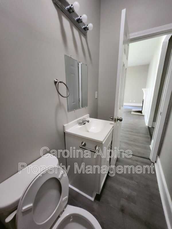 509 East Holly Street - Photo 6 of 7