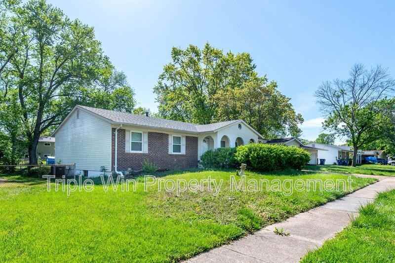 2250 Spoonwood Ln - Photo 2 of 33