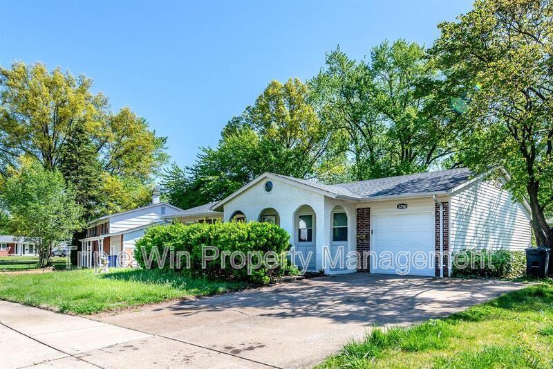 2250 Spoonwood Ln - Photo 3 of 33