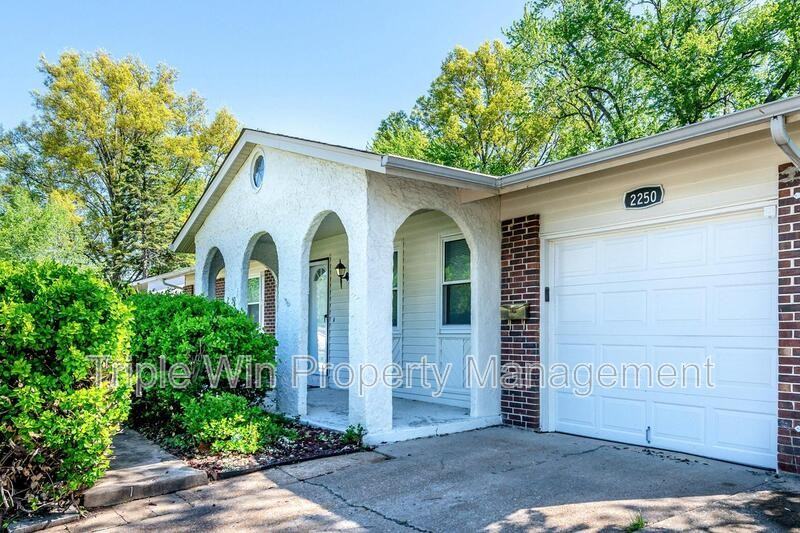 2250 Spoonwood Ln - Photo 4 of 33