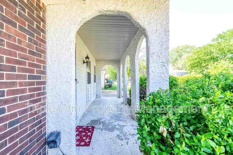 2250 Spoonwood Ln - Photo 7 of 33