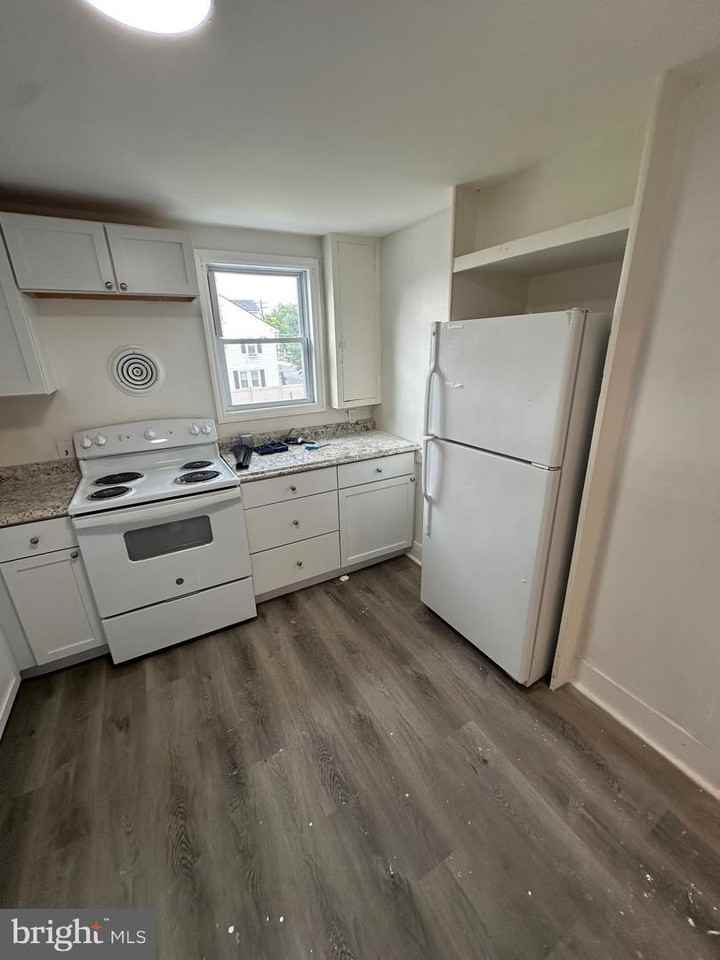 312 N 2nd St - Photo 3 of 10