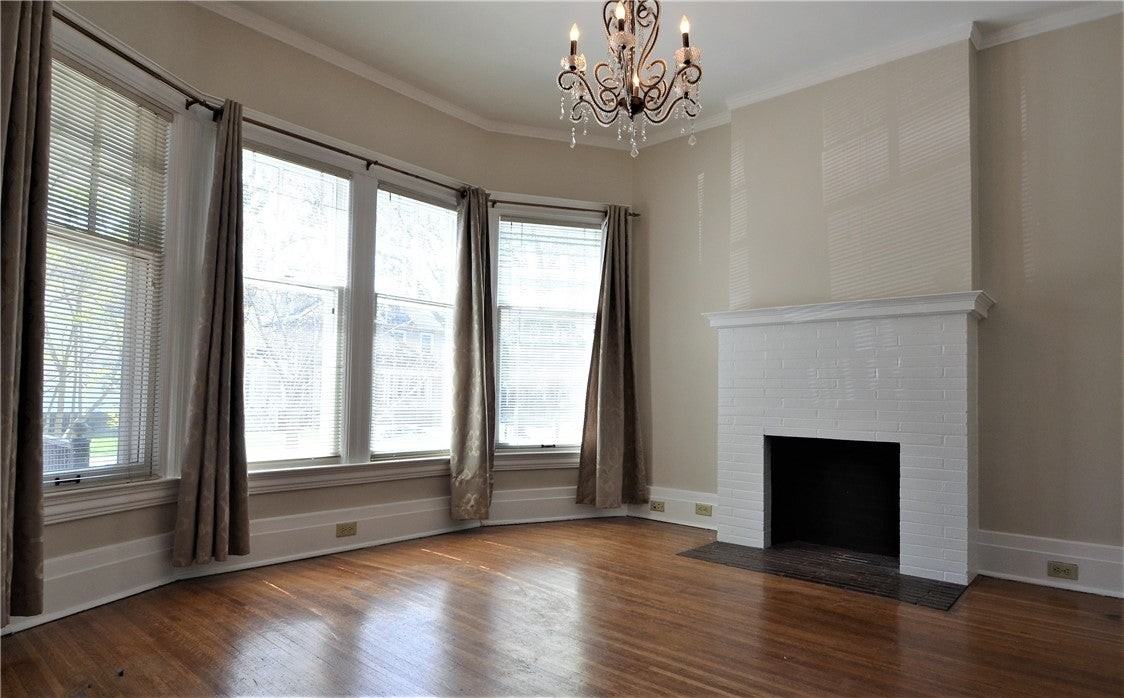 984 Park Ave - Photo 4 of 27