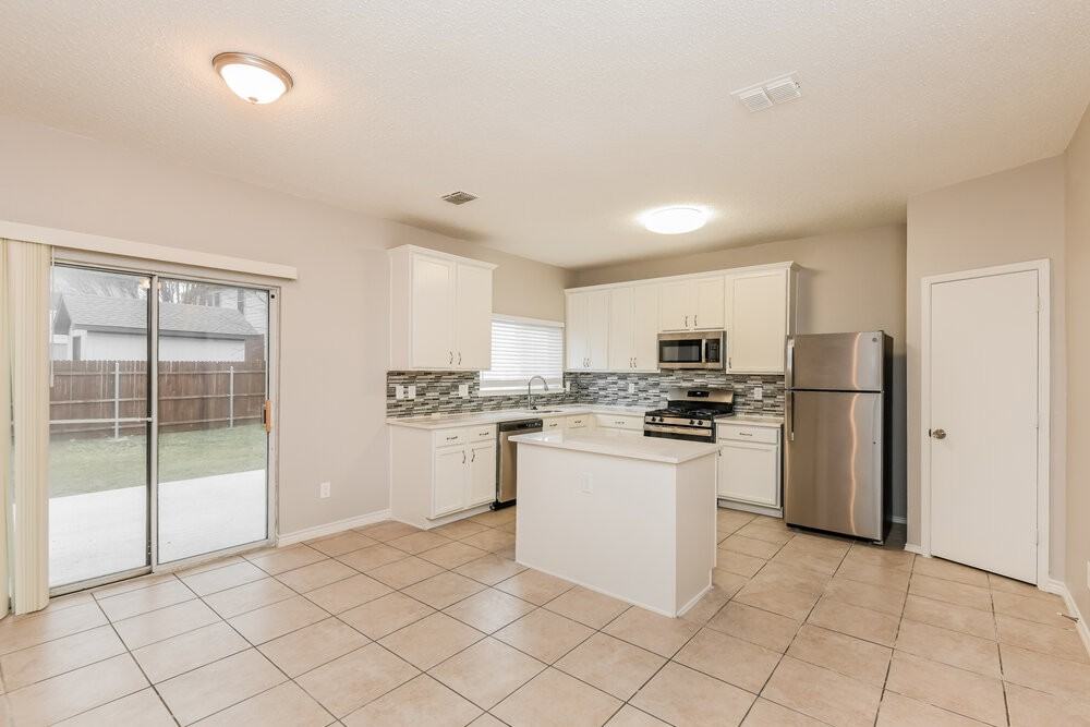7806 Calgary Ln - Photo 7 of 20
