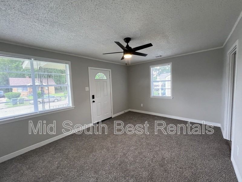 1941 Frisco Ave - Photo 2 of 10