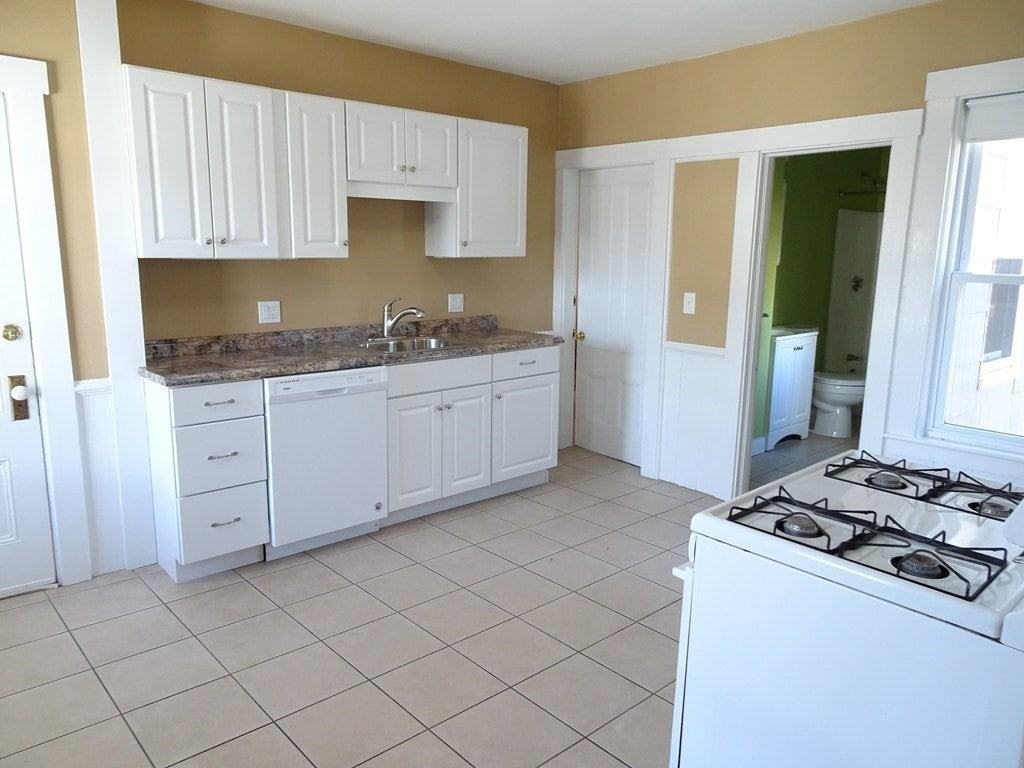 136 Bolton St - Photo 3 of 9