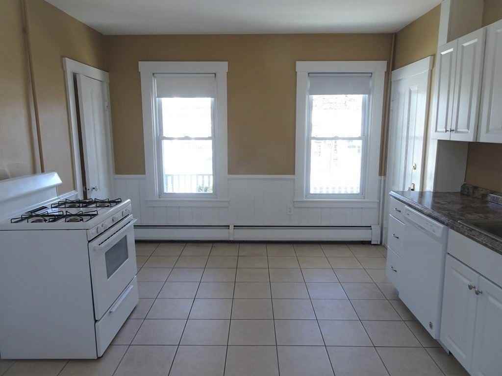 136 Bolton St - Photo 4 of 9