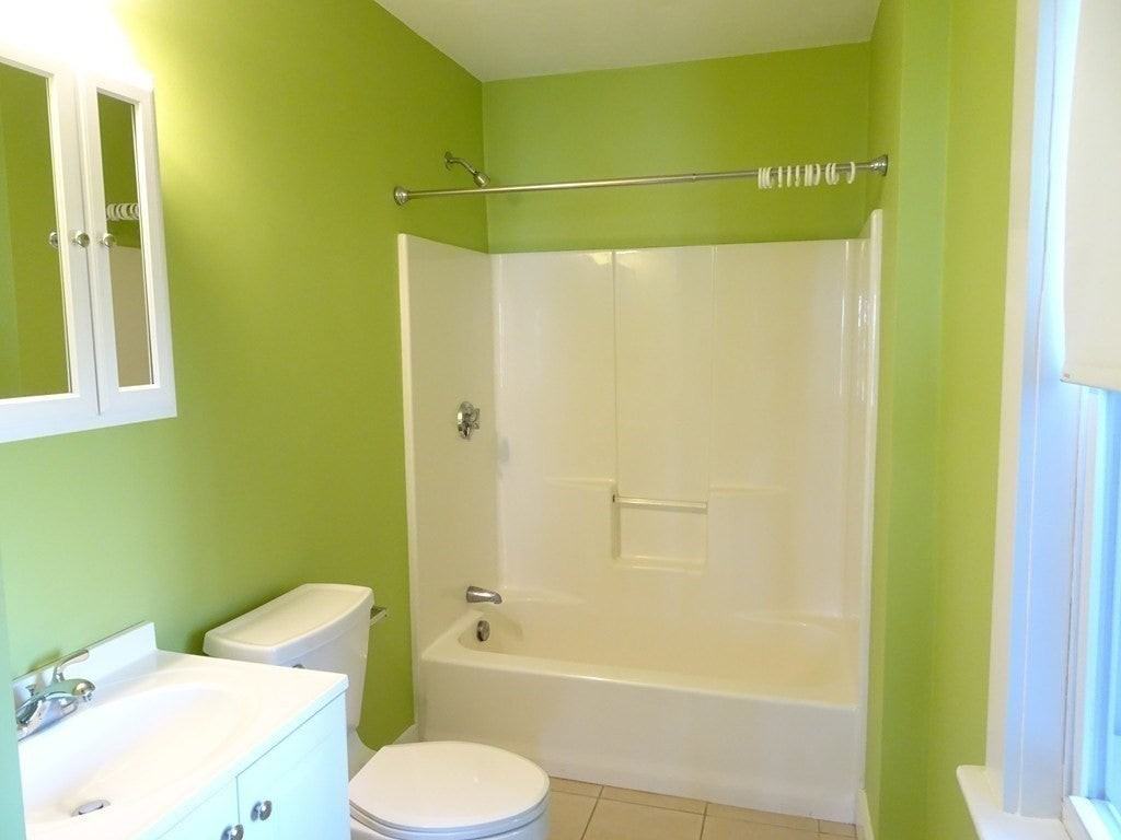 136 Bolton St - Photo 6 of 9