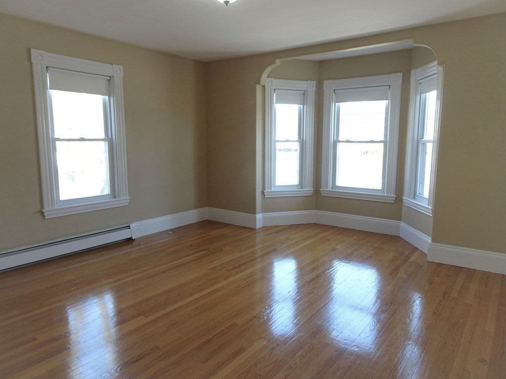 136 Bolton St - Photo 7 of 9