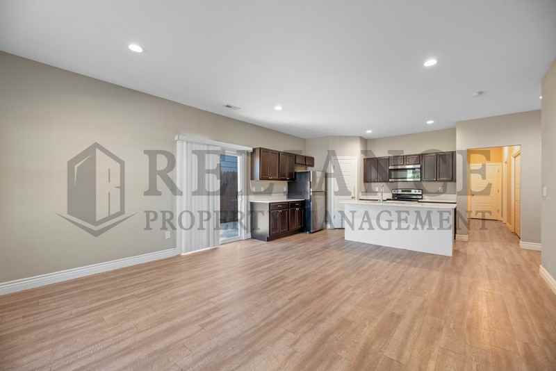 5525 S Victoria St - Photo 6 of 24