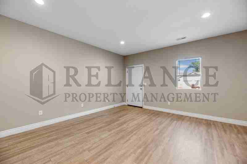 5525 S Victoria St - Photo 7 of 24