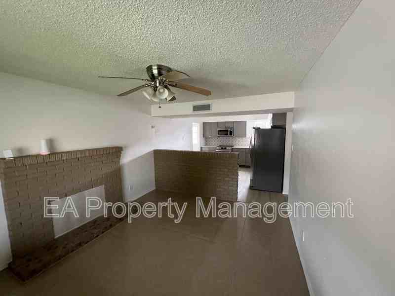 11620 Versailles Ave Ne - Photo 2 of 19