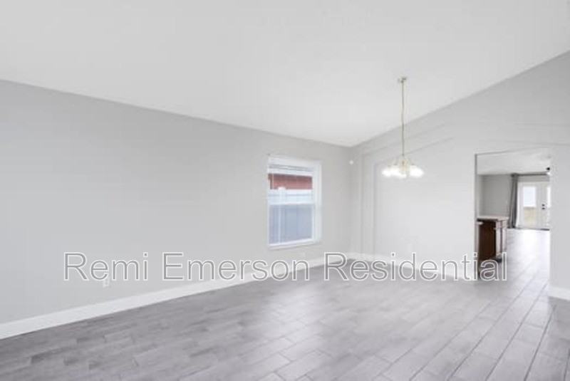 258 Grantham Dr - Photo 3 of 32