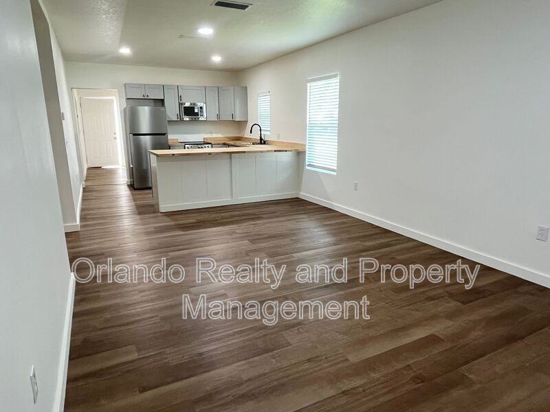 1521 Nieuport Ln - Photo 3 of 16