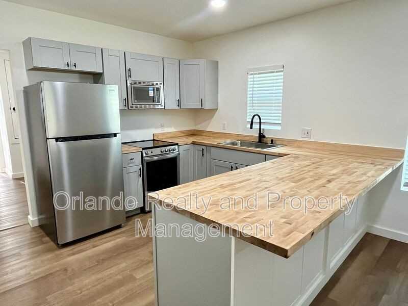 1521 Nieuport Ln - Photo 2 of 16