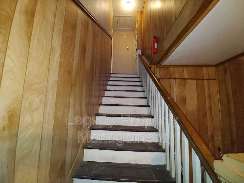 703 Askew St #B - Photo 3 of 10