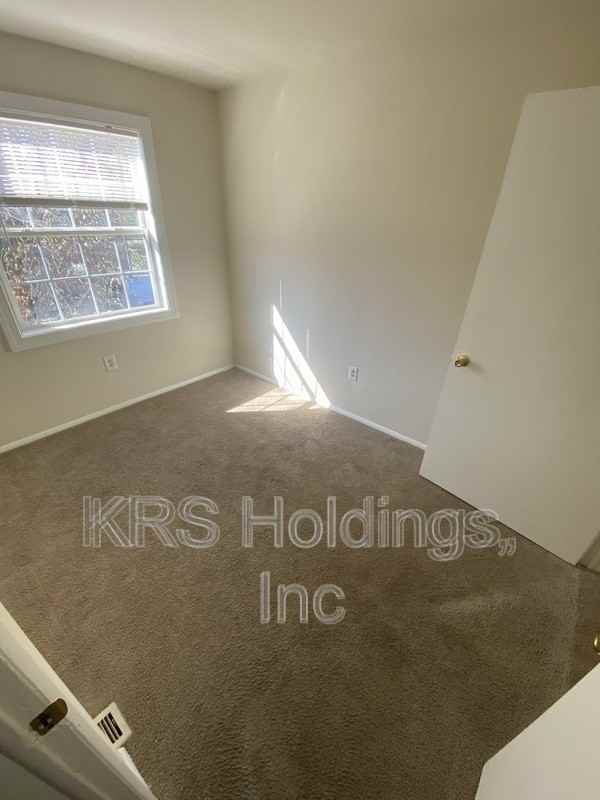 1822 Chicago Ave - Photo 6 of 7