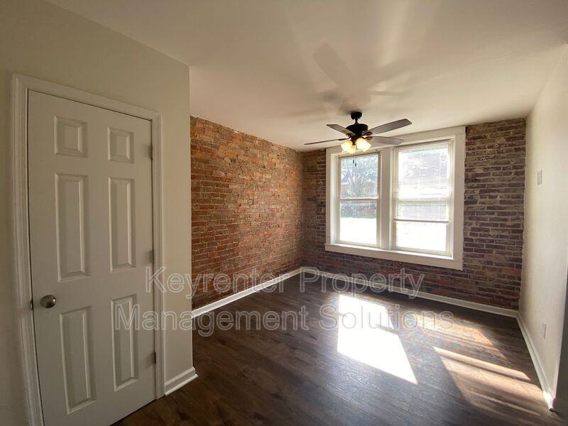 253 N Augusta Ave #1 - Photo 3 of 14