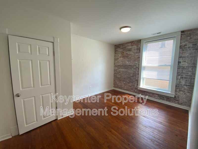 253 N Augusta Ave #1 - Photo 4 of 14