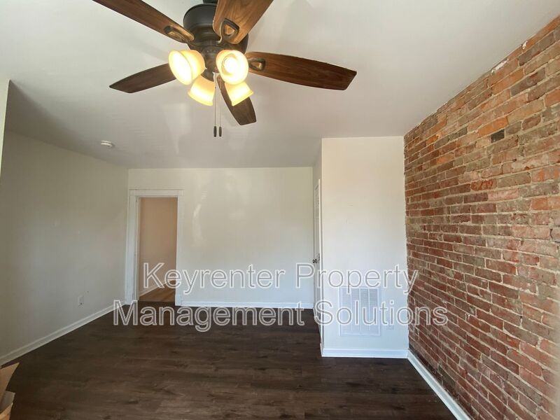 253 N Augusta Ave #1 - Photo 5 of 14