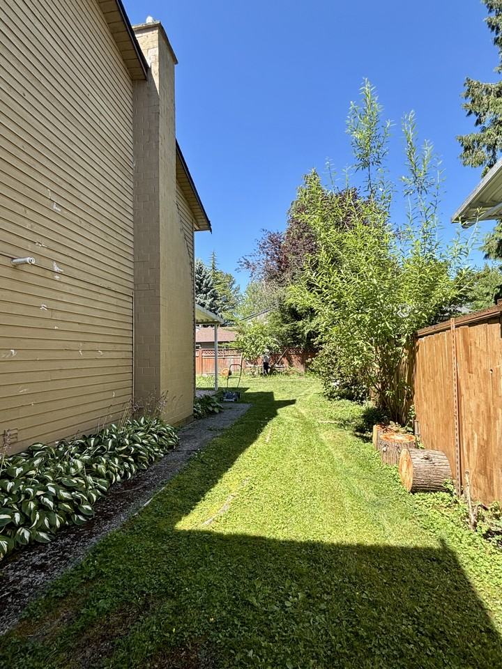 9750 155A Street - Photo 3 of 25