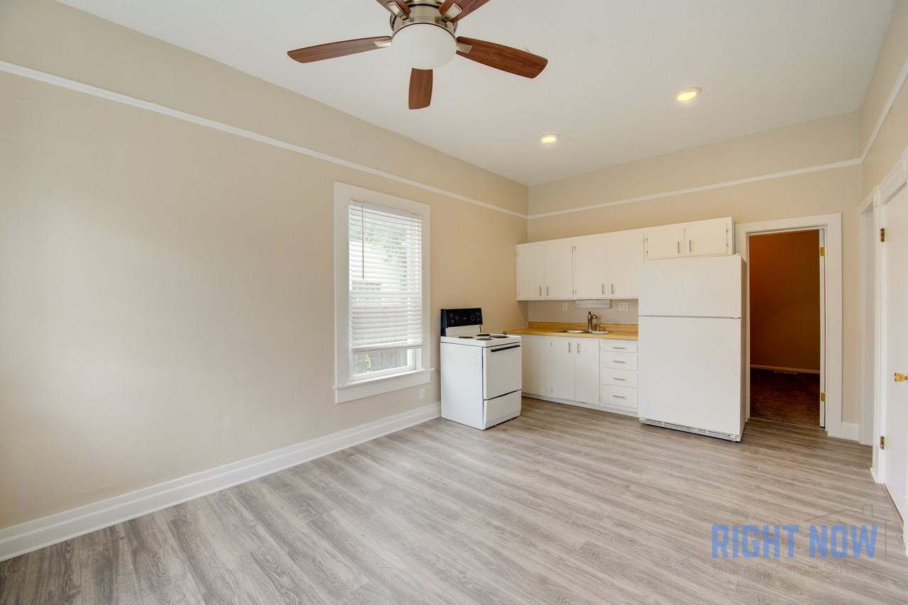 1216 1/2 W State St - Photo 2 of 8