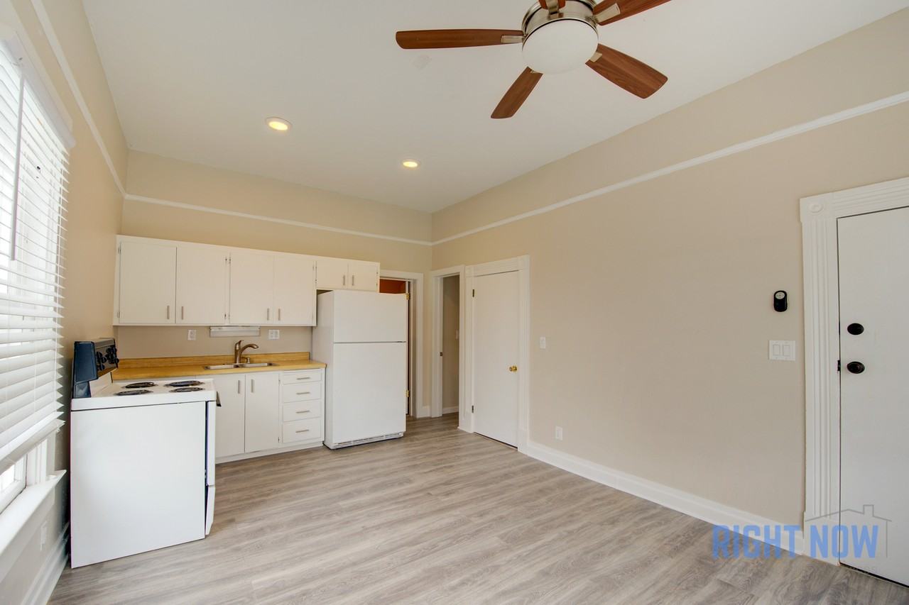 1216 1/2 W State St - Photo 3 of 8