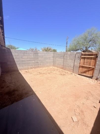 PM466 - 3831 East Flower Street - Photo 2 of 15