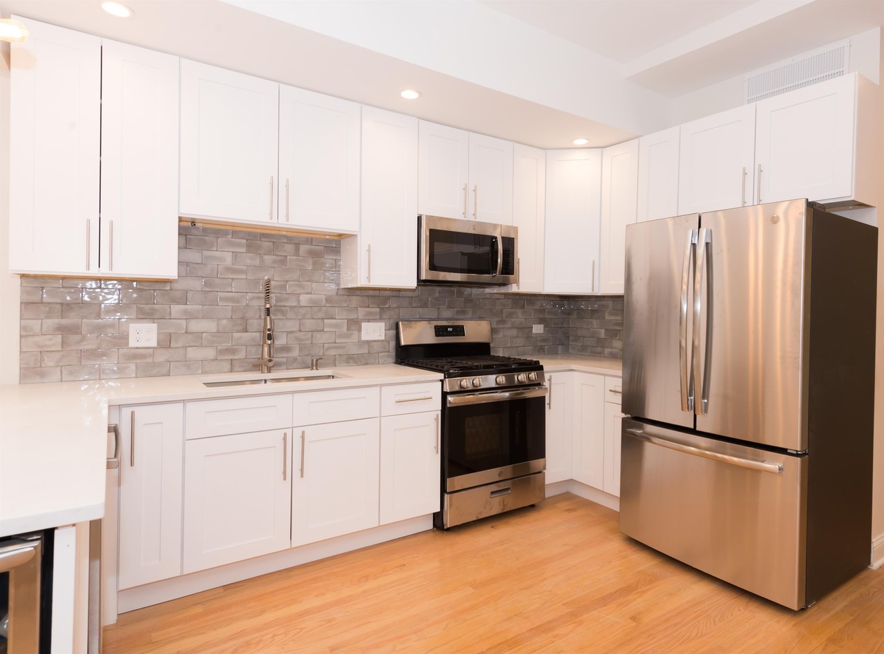 846 N. Hermitage - Photo 3 of 16