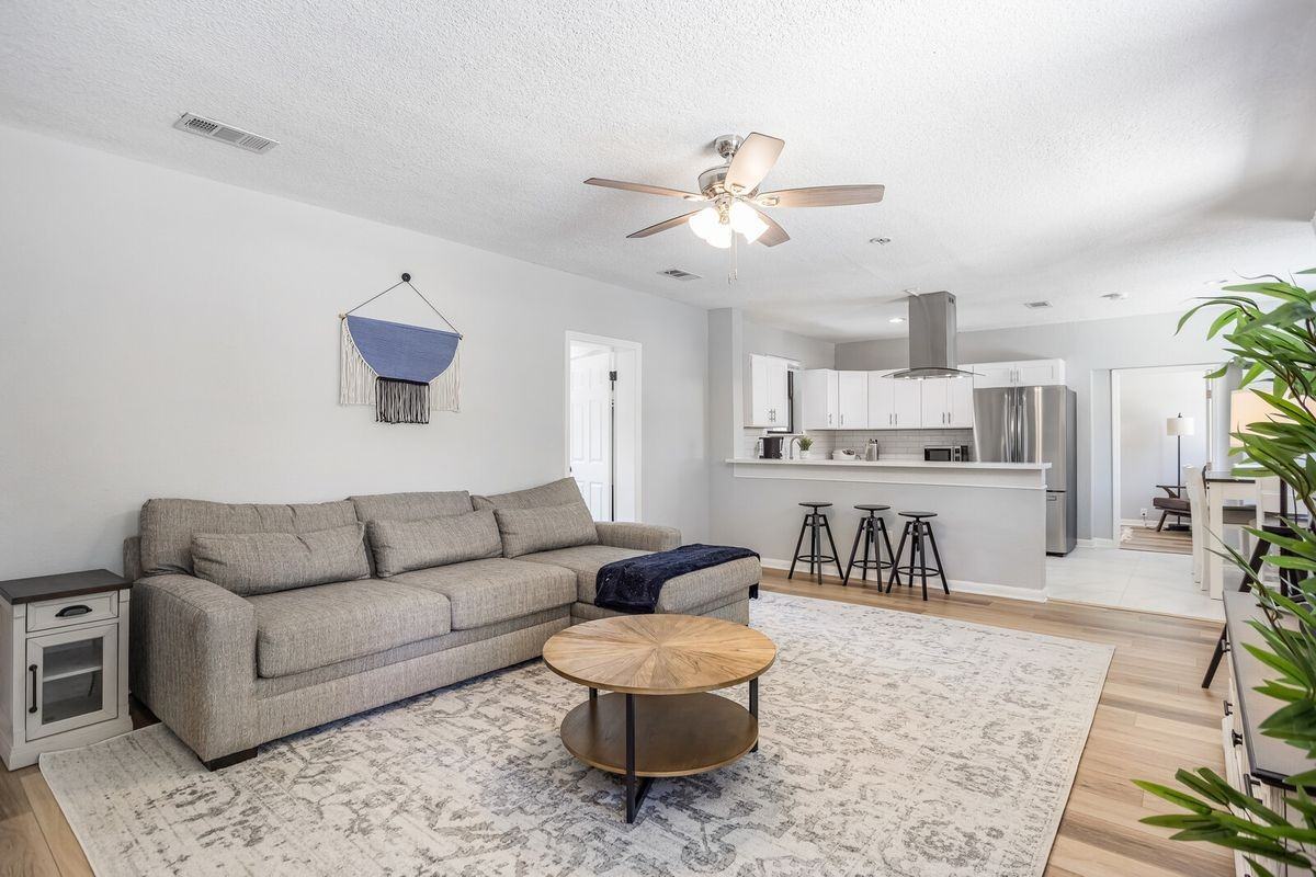 427 Holly Ave - Photo 5 of 39