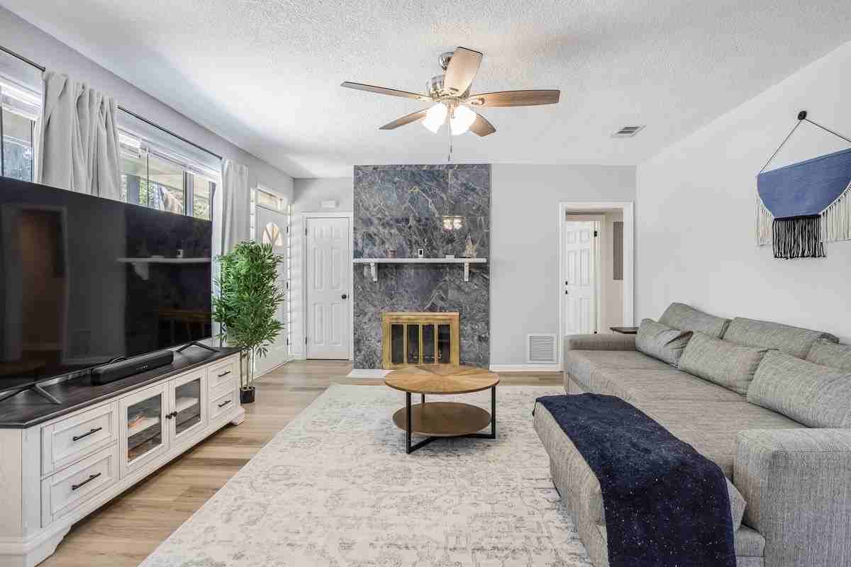 427 Holly Ave - Photo 6 of 39