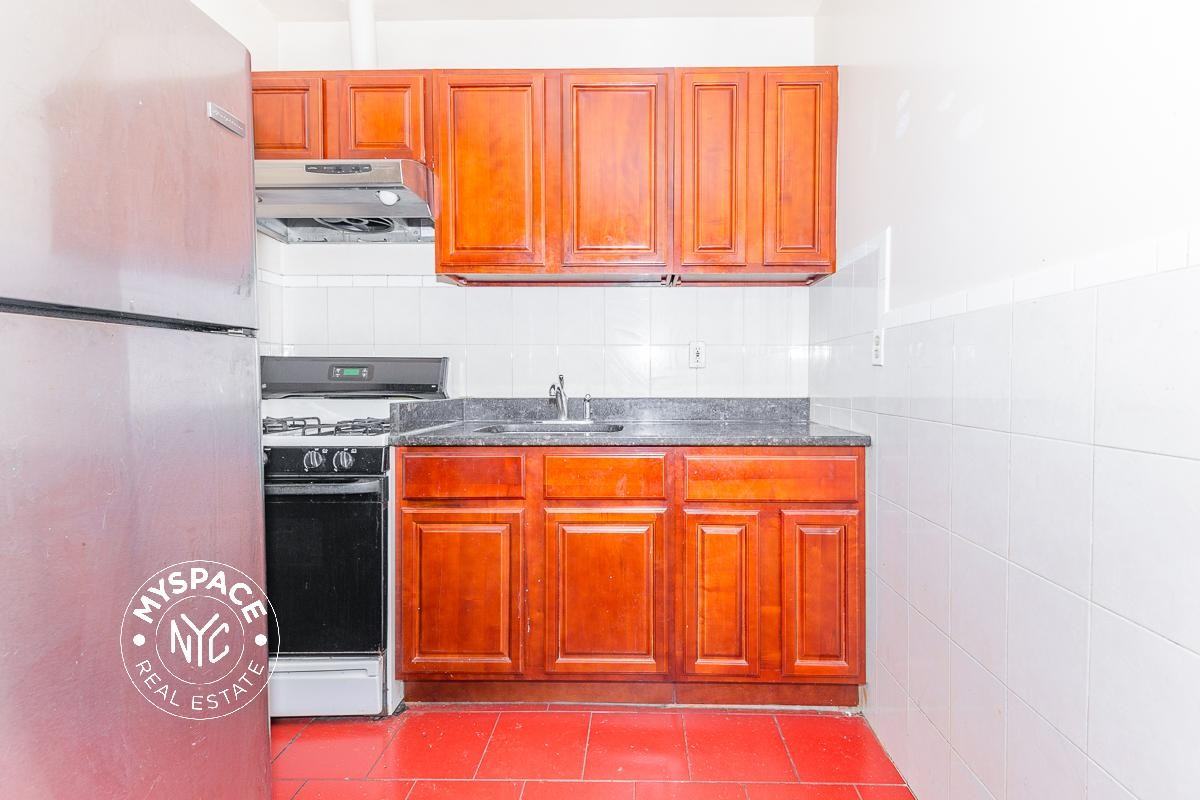 546 Saint Marks Ave #5 - Photo 2 of 11