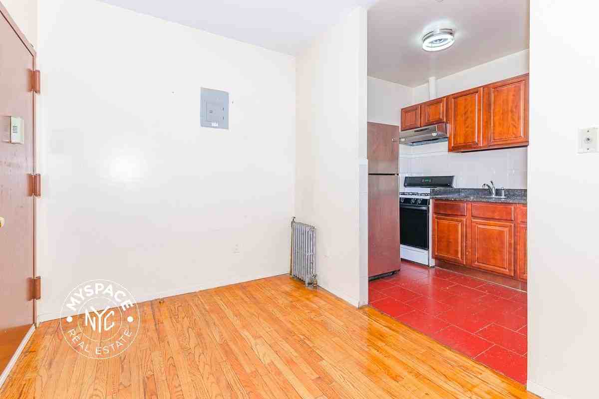 546 Saint Marks Ave #5 - Photo 3 of 11