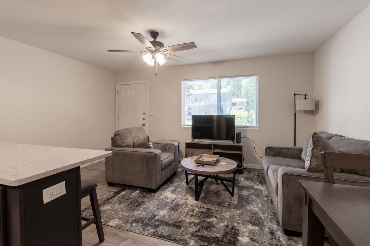 801 N Ann St #4 - Photo 6 of 14