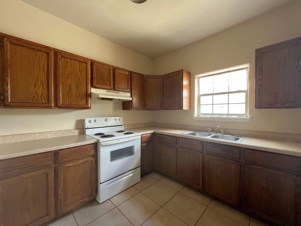 Villa Dorada Apartments - Photo 5 of 33