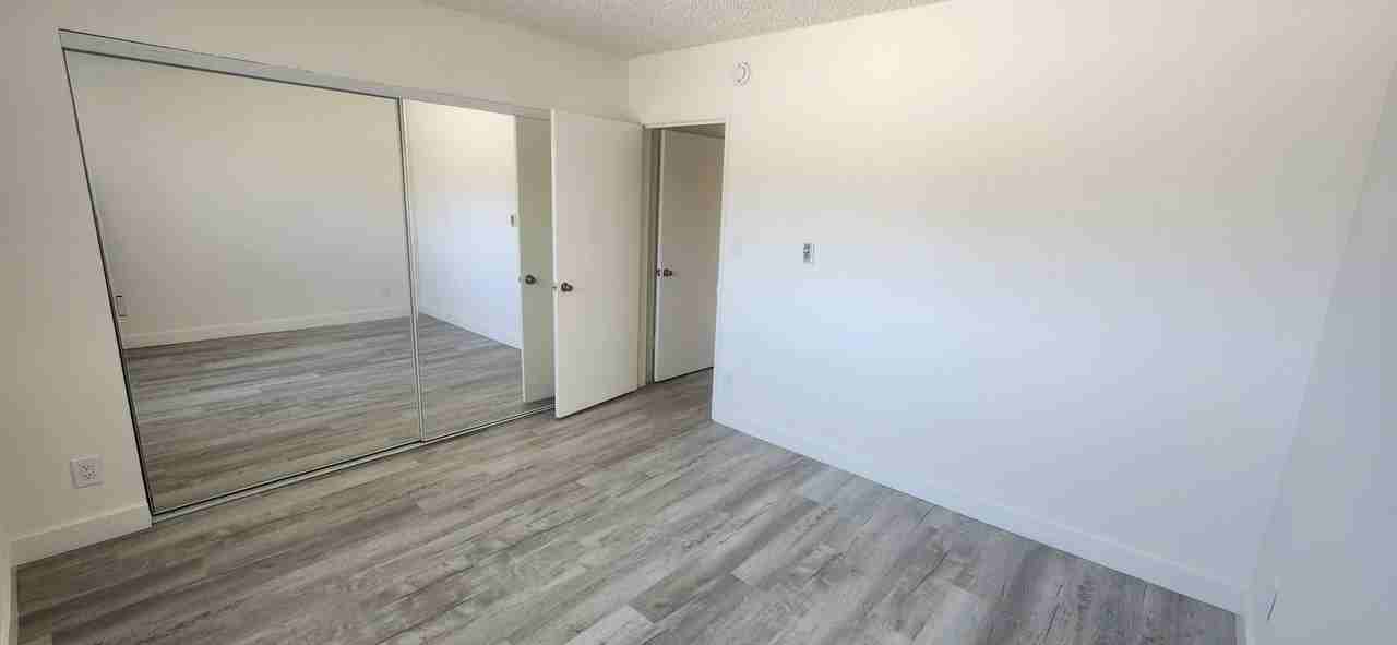 10136 National - Photo 3 of 12