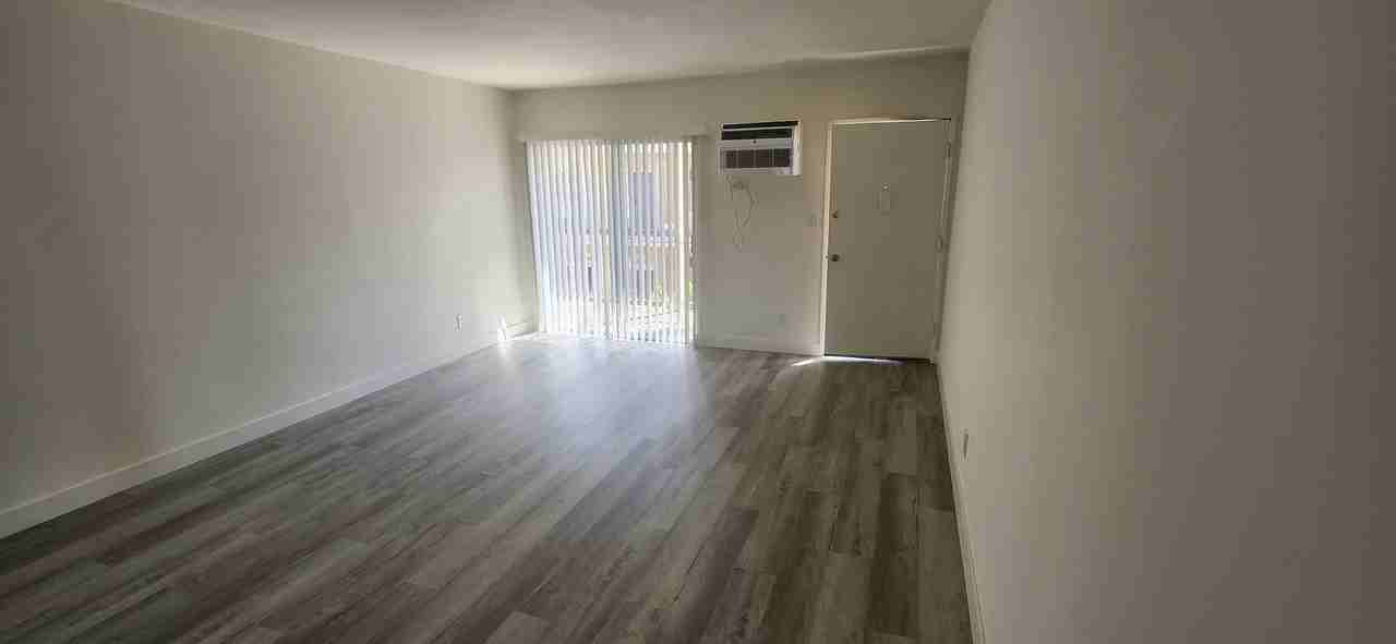 10136 National - Photo 4 of 12